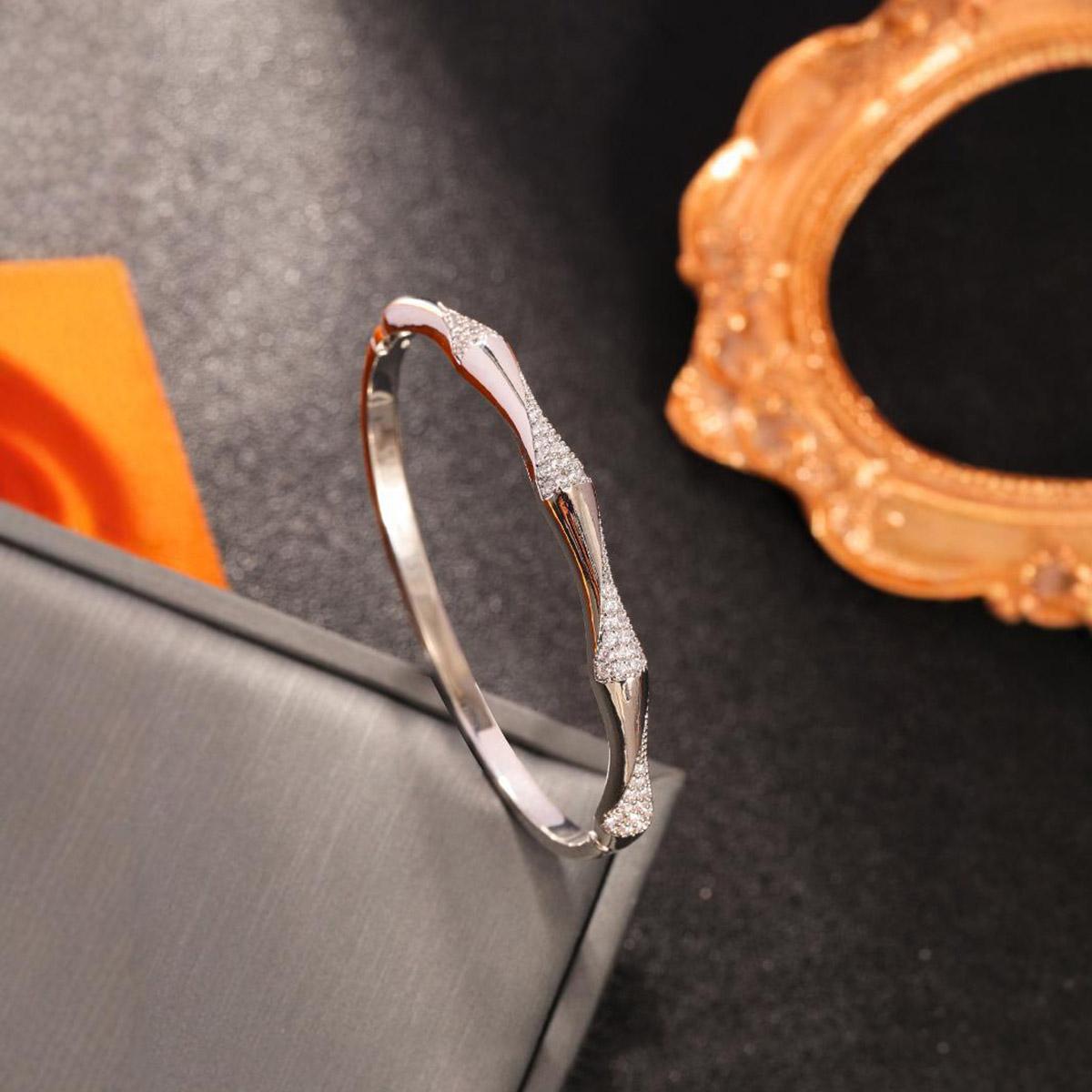 A 925 silver geometric design bracelet set with sparkling synthetic zircon temperament elegant ladies high quality jewelry bracelet for a lover