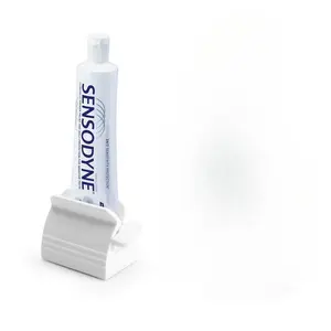 A simple and hygienic toothpaste dispensing solution! Our rolling squeezer ensures effortless, even squeezing, eliminates waste, and keeps your toothpaste tube clean and organized. Ideal for daily home use and on-the-go travel