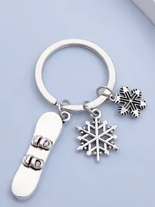 European And American Fashion Snow Sports Skateboarding, Skiing, Snowflakes, Athletes, Winter Keychains, Keychain Parking Key