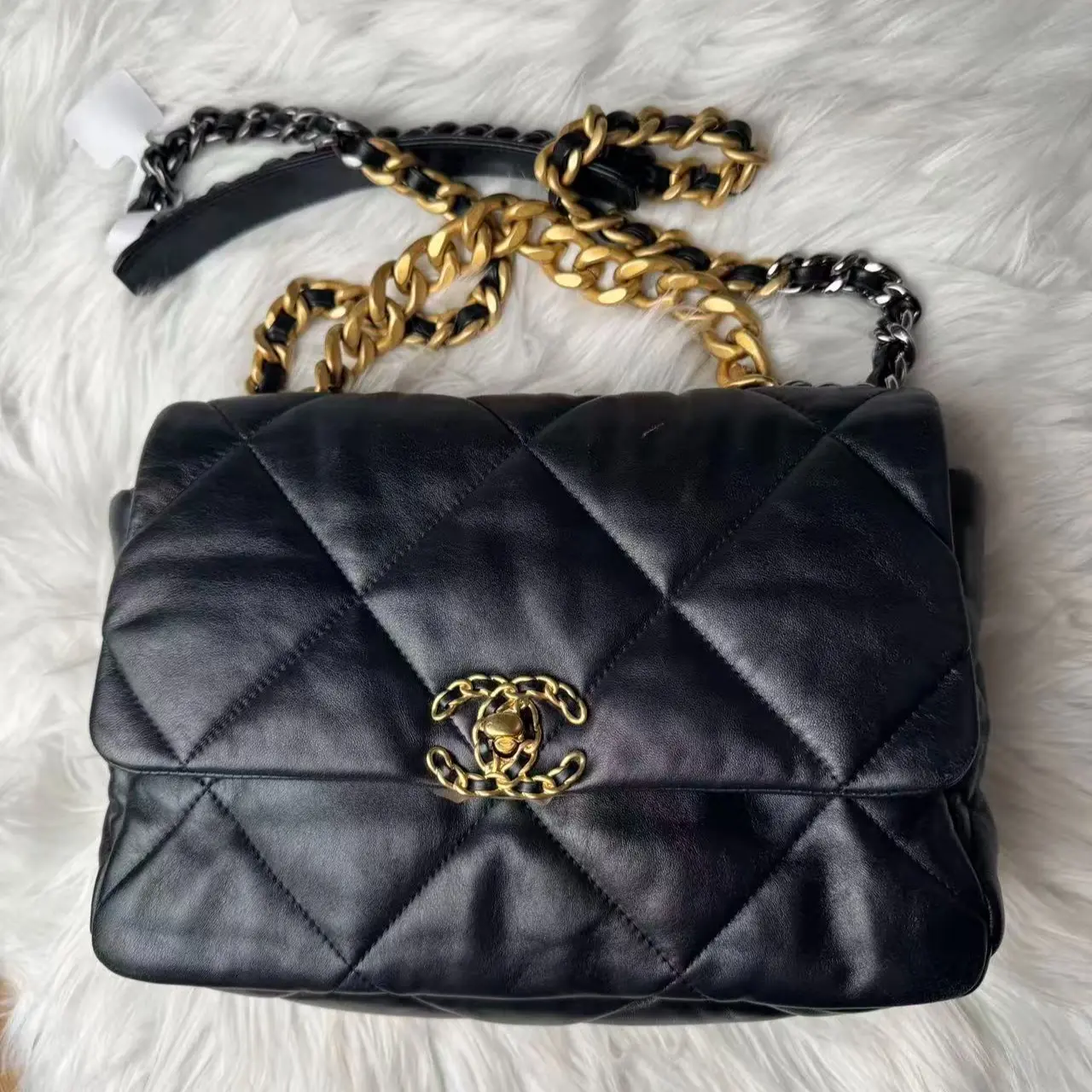 Pre-owned CHANEL leather Crossbody Bags 19 Large Flap Bag (Black Shiny Lambskin)+hair clip