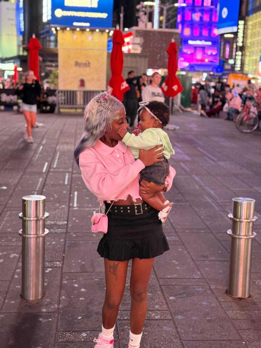 Item: 13X4 Straight Lace Front Wig, 18 inches 