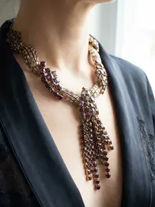 A noble and elegant tassel studded diamond necklace, suitable for daily wear, vacation dates, and other occasions, and also a surprising and exquisite small gift.