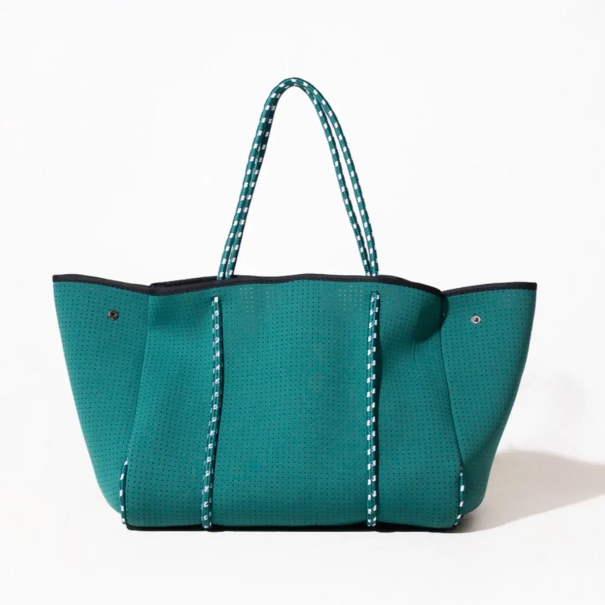 The cool, everyday bag that’s perfect for work, gym, beach, traveling, and everything in between.