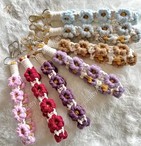 Macrame Wristlet, Daisy Wristlet Keychain, Macrame Flower Wristlet, Wristlet Keychain Fabric Keychain