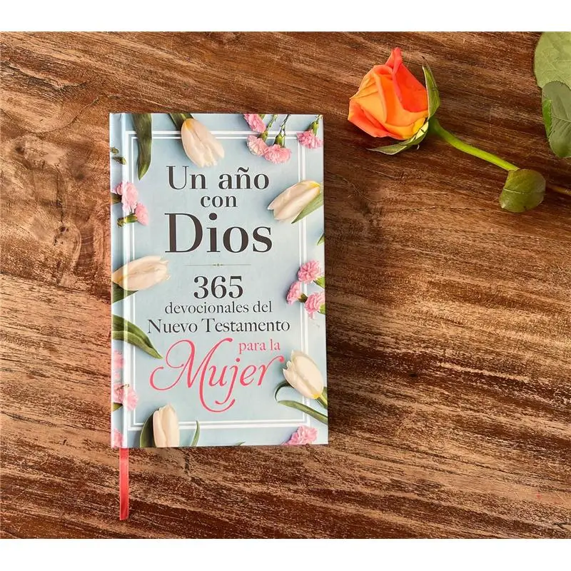 Un año con Dios en el Nuevo Testamento: 365 devocionales para la mujer / A Year with God in the New Testament: 365 Devotions for Women