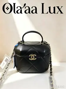 Pre-owned CHANEL Black Quilted Lambskin Vanity Case Bag with Top Handle