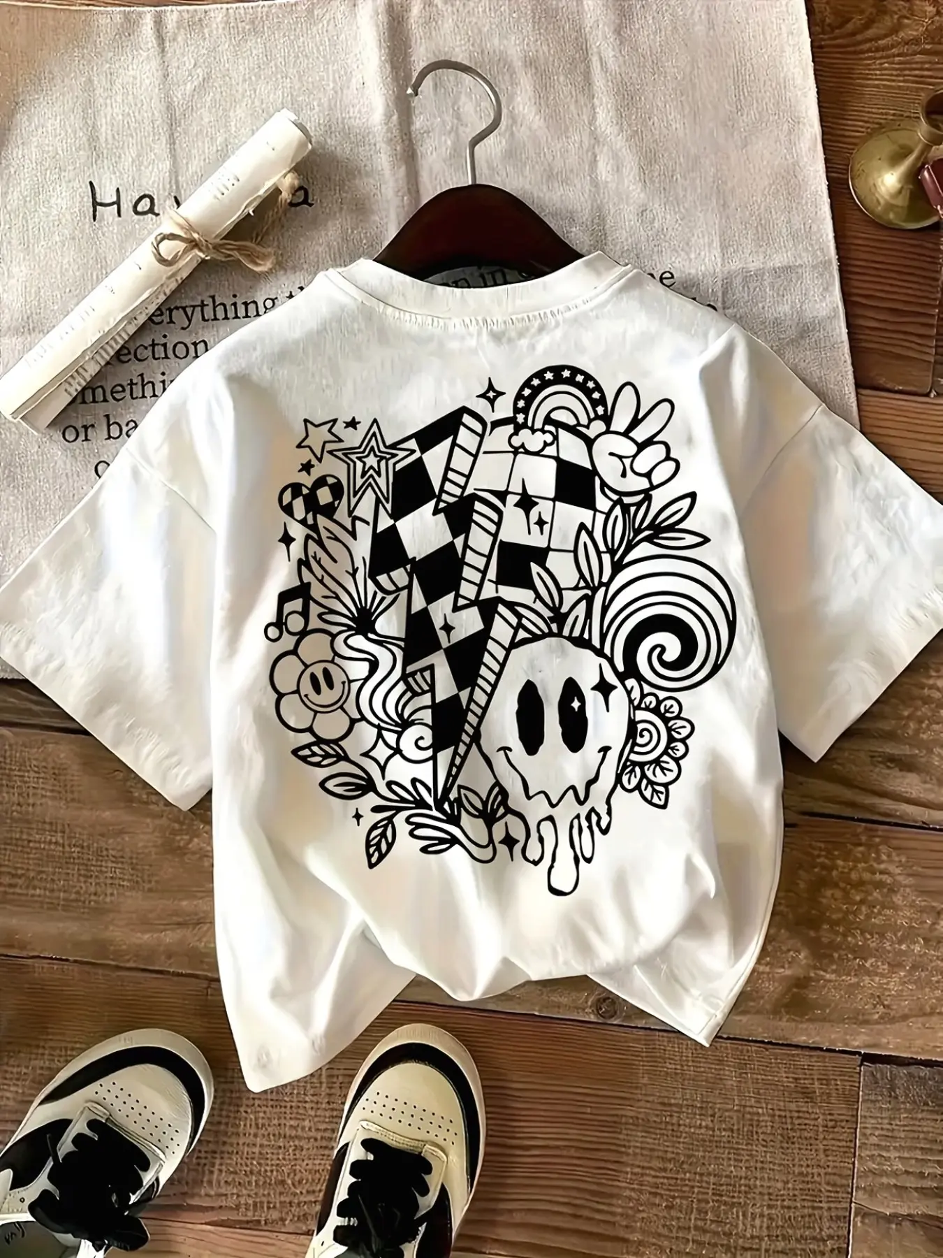 American Retro Vintage Chessboard Lightning Smiley Round Neck T-Shirt, Top, Unisex Streetwear, Loose Fit, Back Heavy Graphic Print, Y2K Essential, Casual Daily Wear, Casual Fashion Clothing