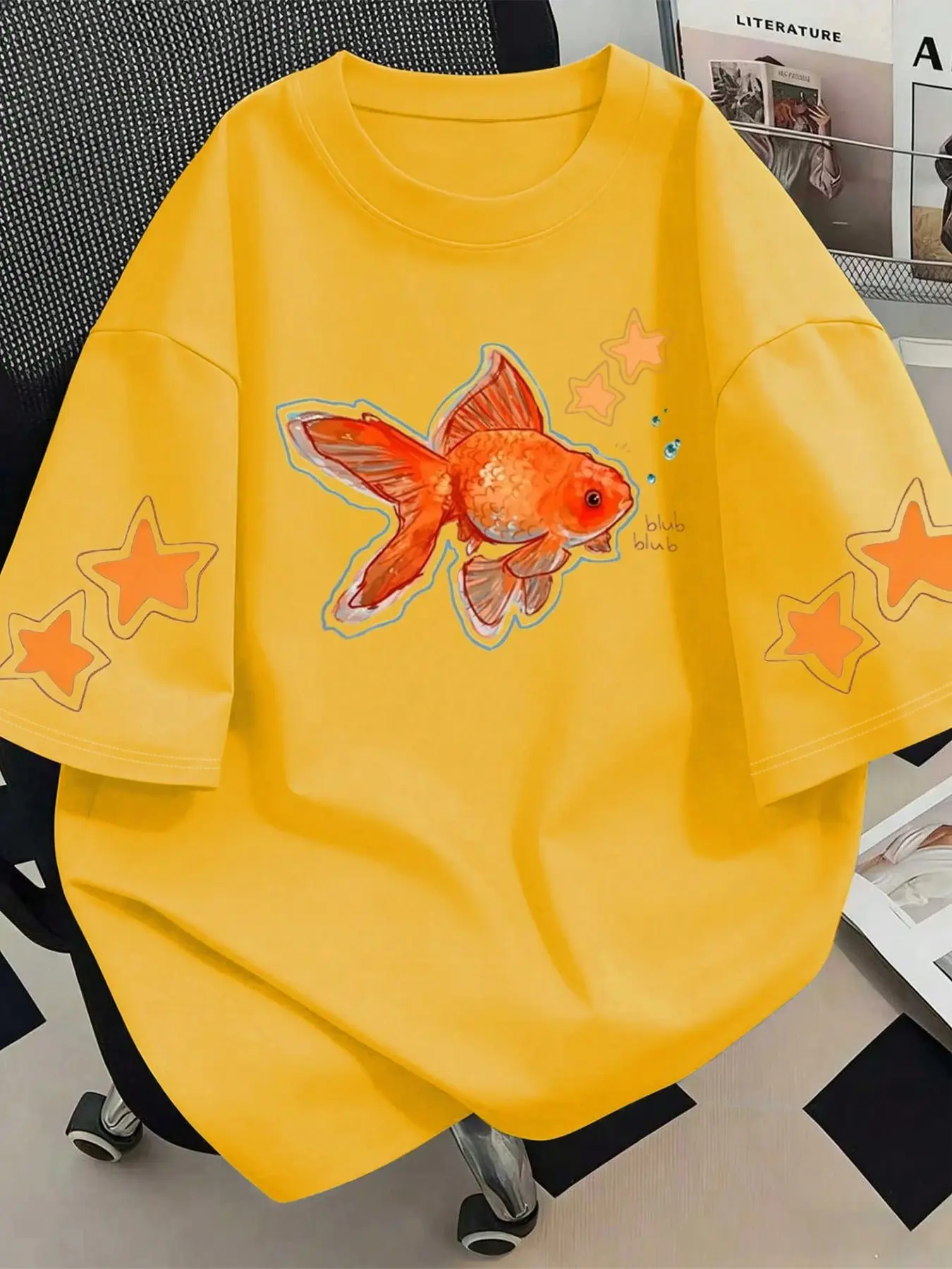 Women's Casual Yellow Short Sleeve T-Shirt, Watercolor Goldfish And Star Print Crew Neck Top, Suitable For Summer Daily And Vacation Wear