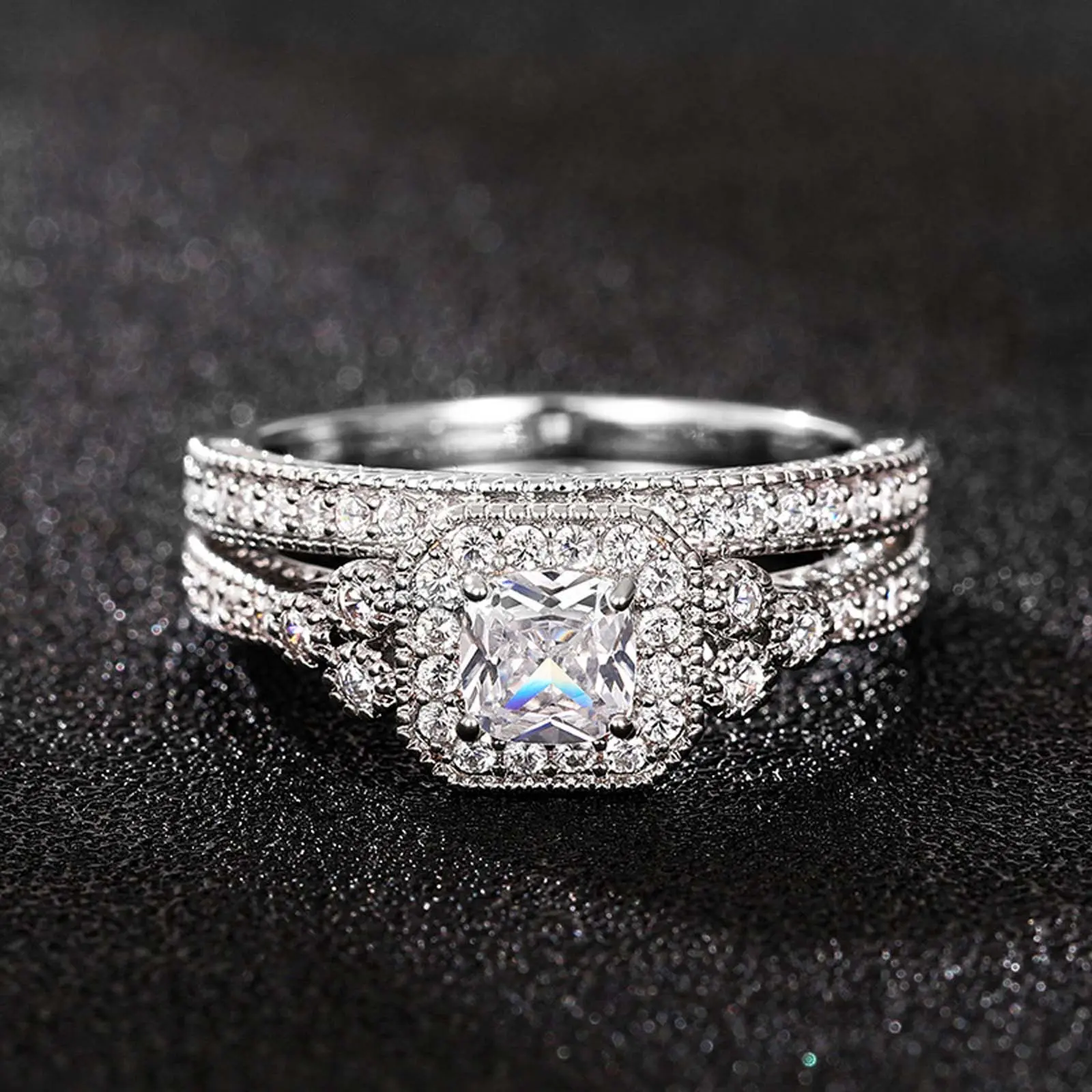 Zircon couple rings two-piece set, suitable for men and women, perfect for proposals and engagements, a fashionable and trendy gift for your girlfriend.