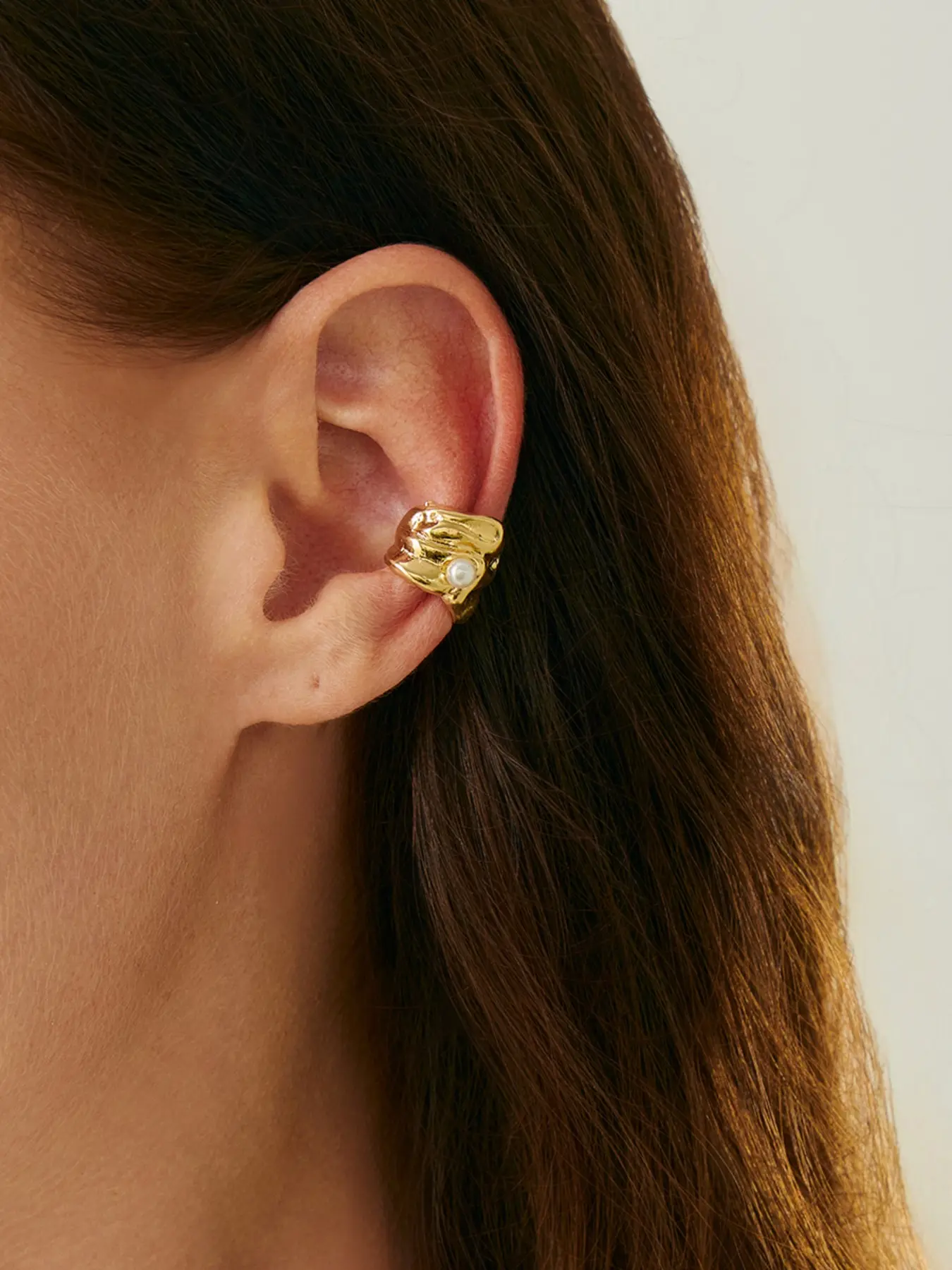 Creative Design Metal Pearl Ear Cuff, Geometric Folded Earring Studs, Unique Individuality Circle Hoop, Fashion Accessory