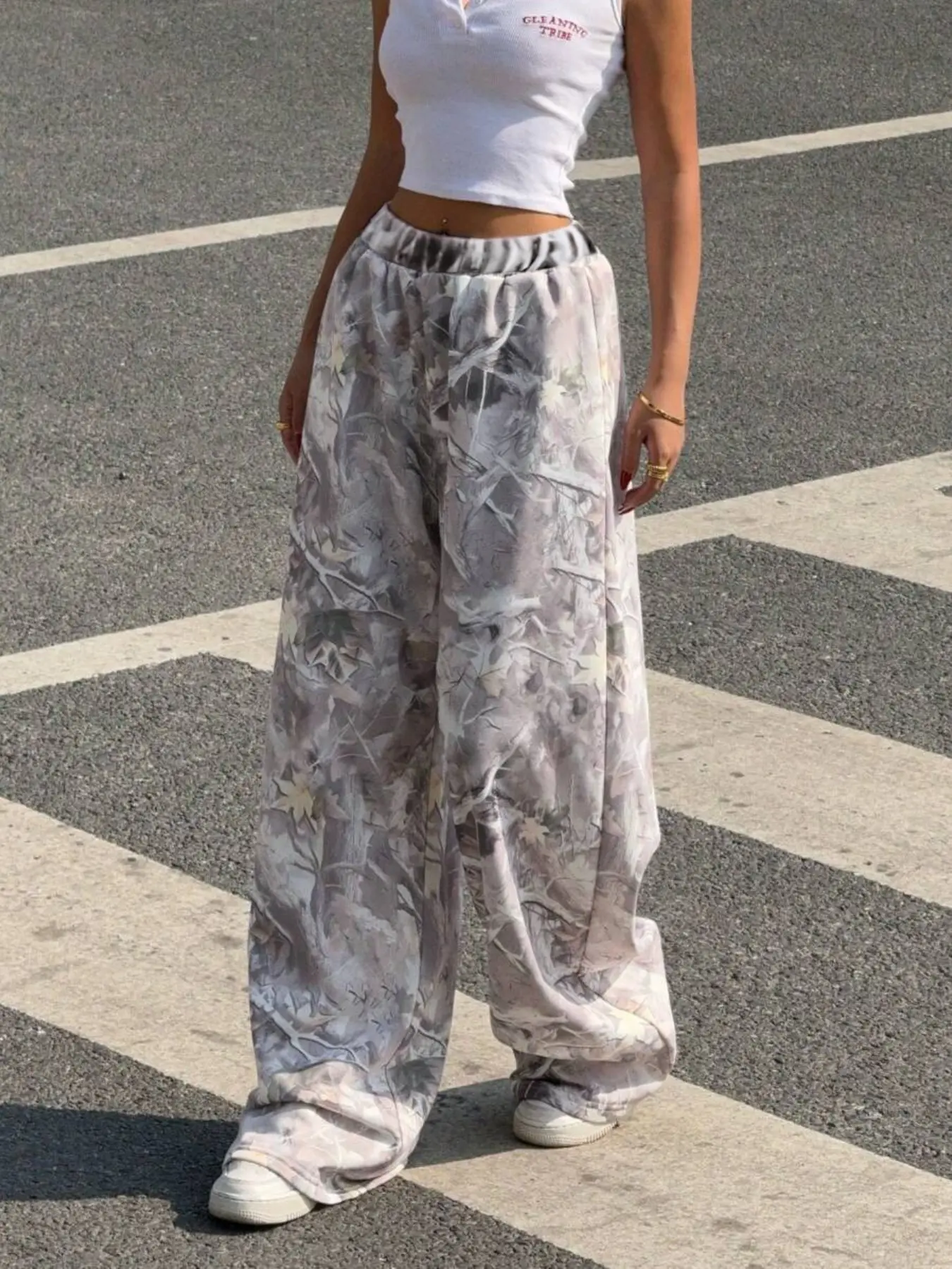 Vintage Street Style Aesthetic Loose-Fitting Camo Print Women's Knit Trousers, Comfortable All Seasons Joggers with Elastic Waistband, Pants, Casual Streetwear Pants, Boho Casual Pants, Camouflage Loose Pants, Casual Fashion Loose