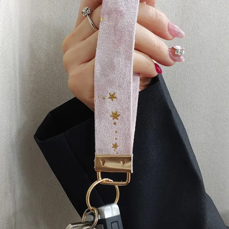 Zinc Alloy Keychain Cord with Vintage Faux Leather, Embroidered Pattern for Iphone16/17 Pro Max, Stylish Women's Keyring and Wrist Strap