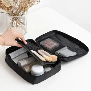 Large Capacity Travel Makeup Bag, Multi-Functional Cosmetic Pouch, Portable Toiletry Organizer, Simple Design, 1 Piece Set, Travel Cosmetic Bags