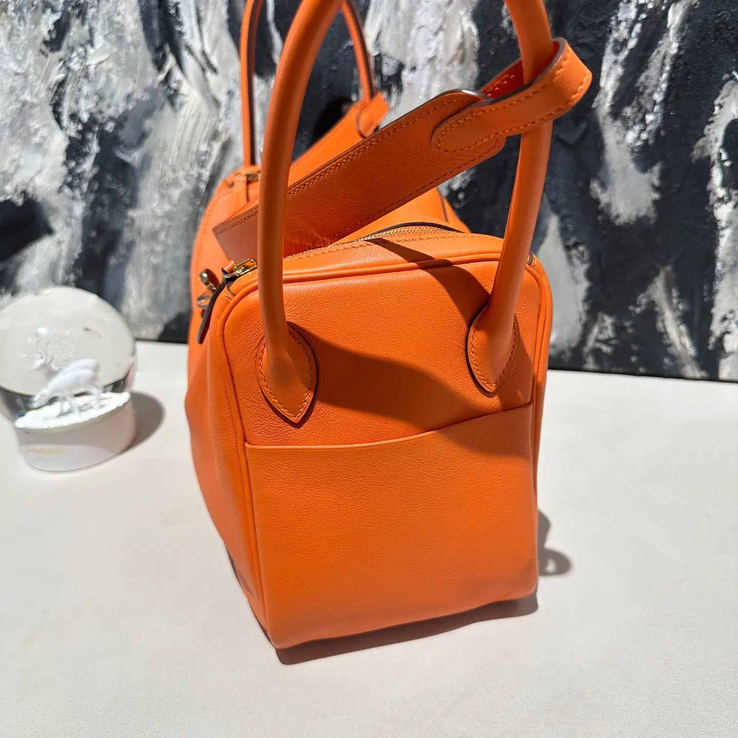 Pre-owned HERMÈS lindy26 Orange Handbag with Dual Handles and Zip Closure, Compact Design for Everyday Use