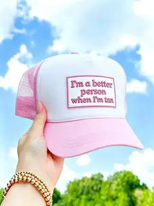 1pc Women's "I'M A BETTER PERSON WHEN I'M TAN" Trucker Hat, Personalized Letter Embroidery Baseball Cap, Adjustable Snapback, Funny Quote Snapback, Five-Panel Mesh Hat, Outdoor Sun Protection Casual Cap For Spring/Autumn Travel, Beach Vacation