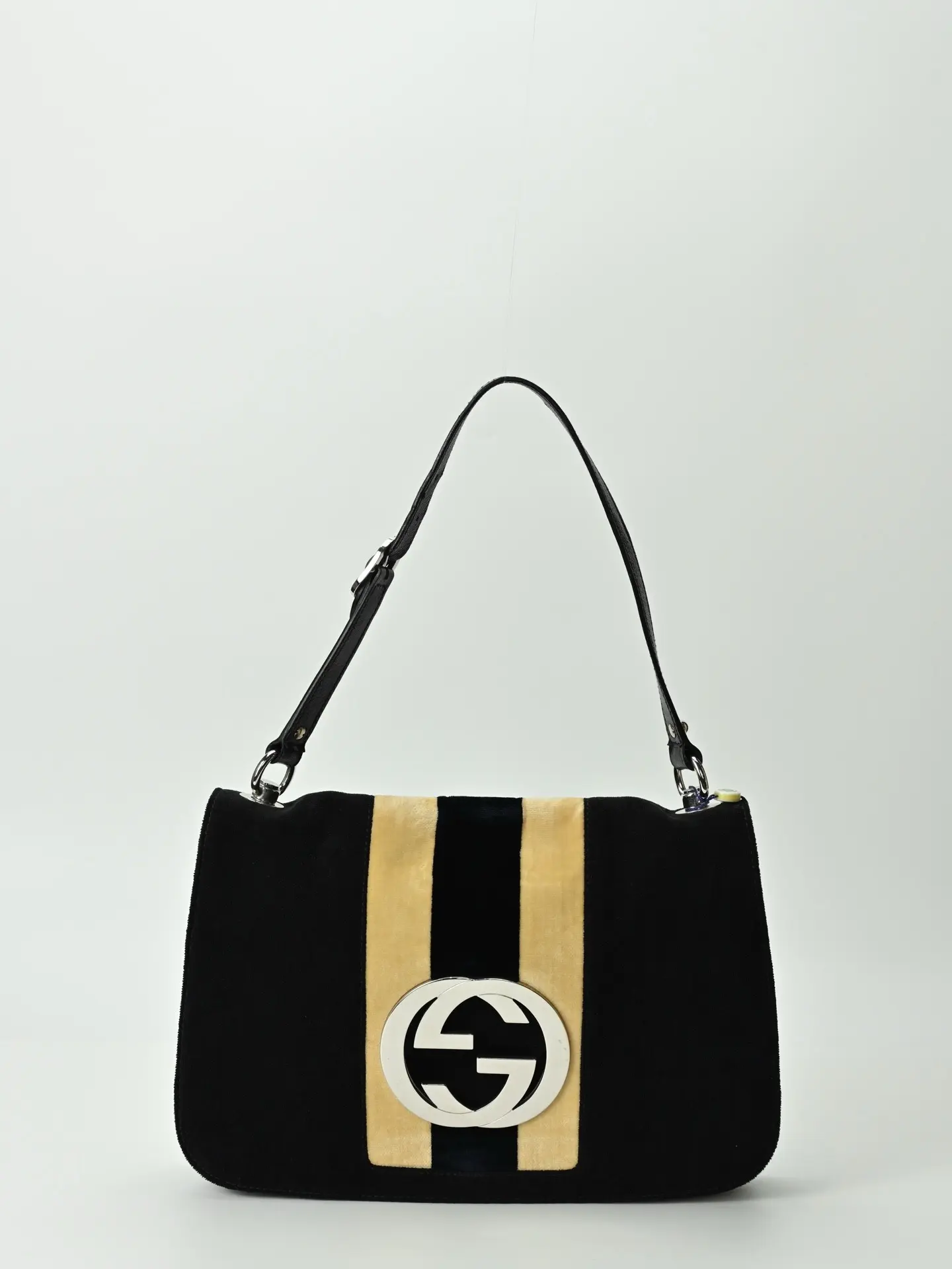 Pre-owned GUCCI Vintage GG Black Woolen Shoulder Bag 21302516