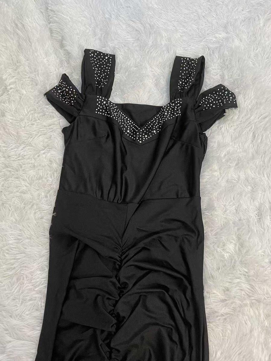 Item: black, M