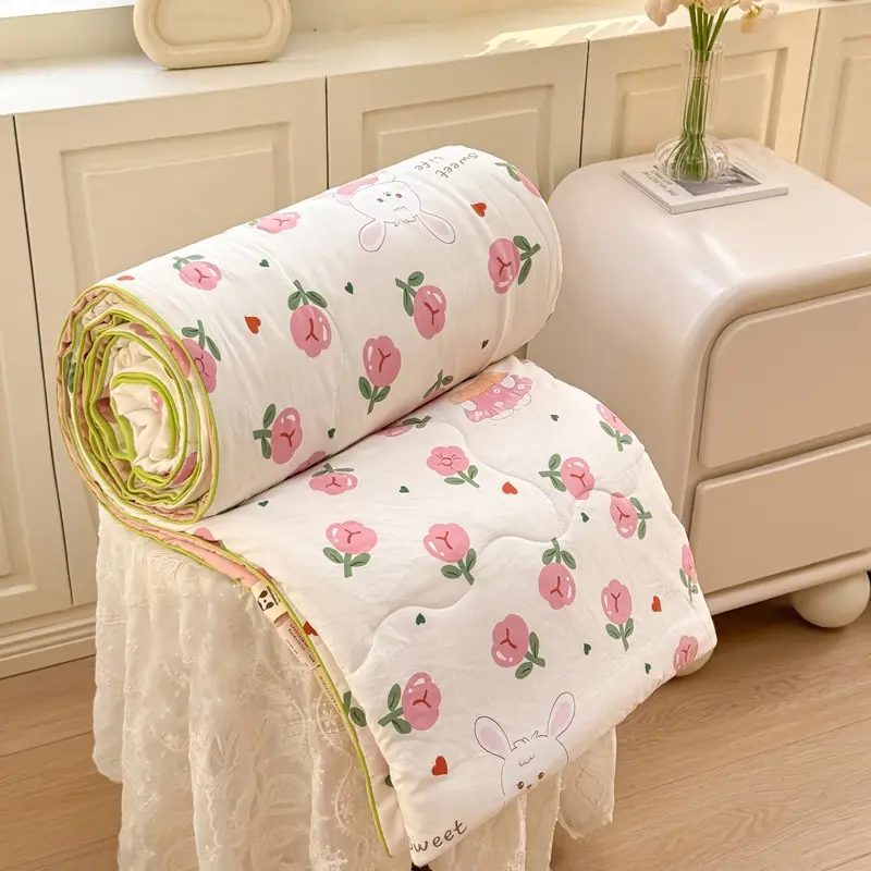1 pc of small floral print summer quilt, super soft and skin-friendly air-conditioned quilt, suitable for use in all seasons, bedrooms, and living rooms