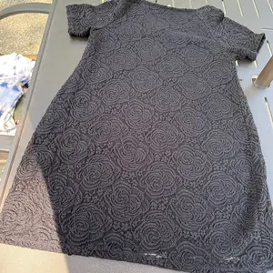Medium dressy taupe short sleeve maternity top Smoke and pet free home Medium solid black dressy floral print lace short sleeve maternity long top