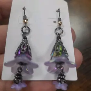 Earing.  Aretes
