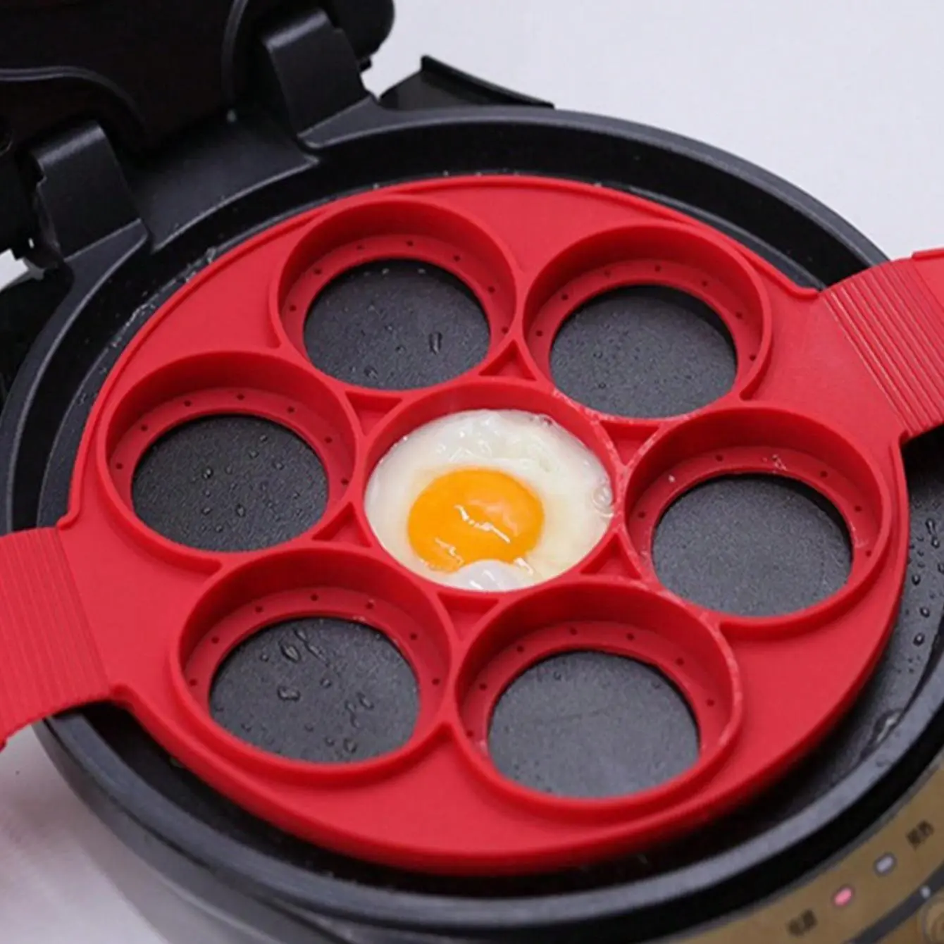 1 Piece Silicone 7 Hole Fried Egg Mold, Seven Hole Design, Round Shaped Heat Resistant Egg Cooker, Multifunctional Pancake Mold For Home Kitchen Kitchen Gadgets, Kitchenware, Kitchen Cooking Accessories