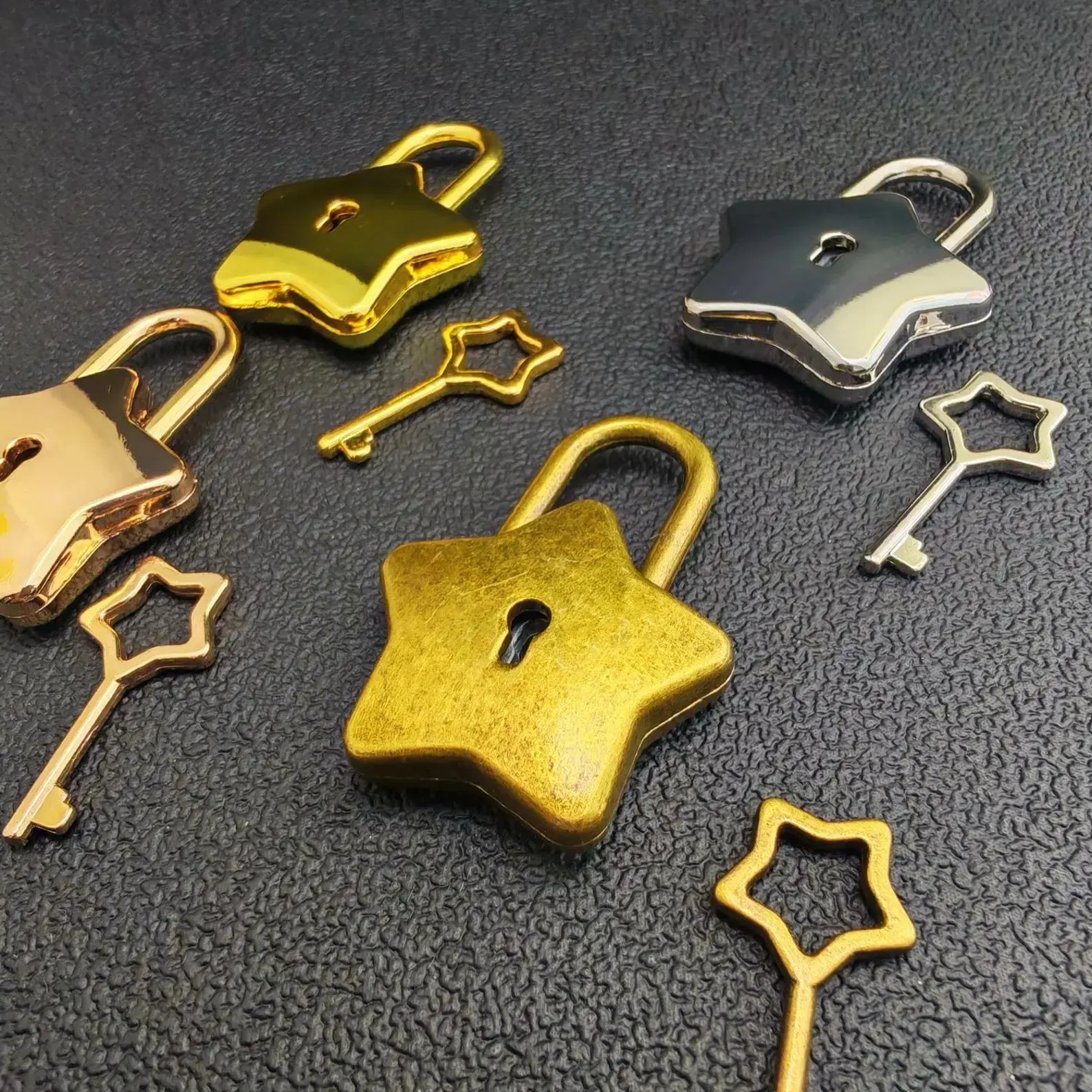 Custom Star Padlock with Key – Engraved Love Lock Gift for Couples & Friends