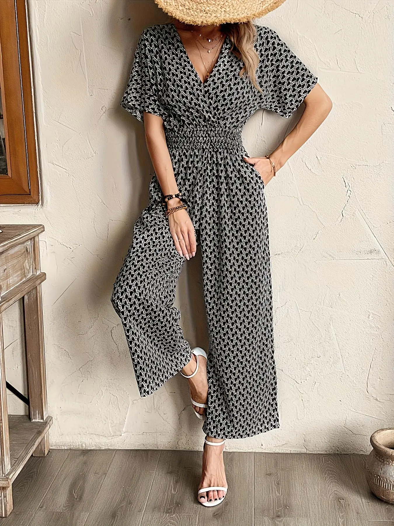 Women's All Over Print Shirred Wide Leg Jumpsuit, Elegant Boho Fashion Casual Pocket V Neck Jumpsuit for Daily Outdoor Wear, Women Jumpsuits for All Seasons, Womenswear