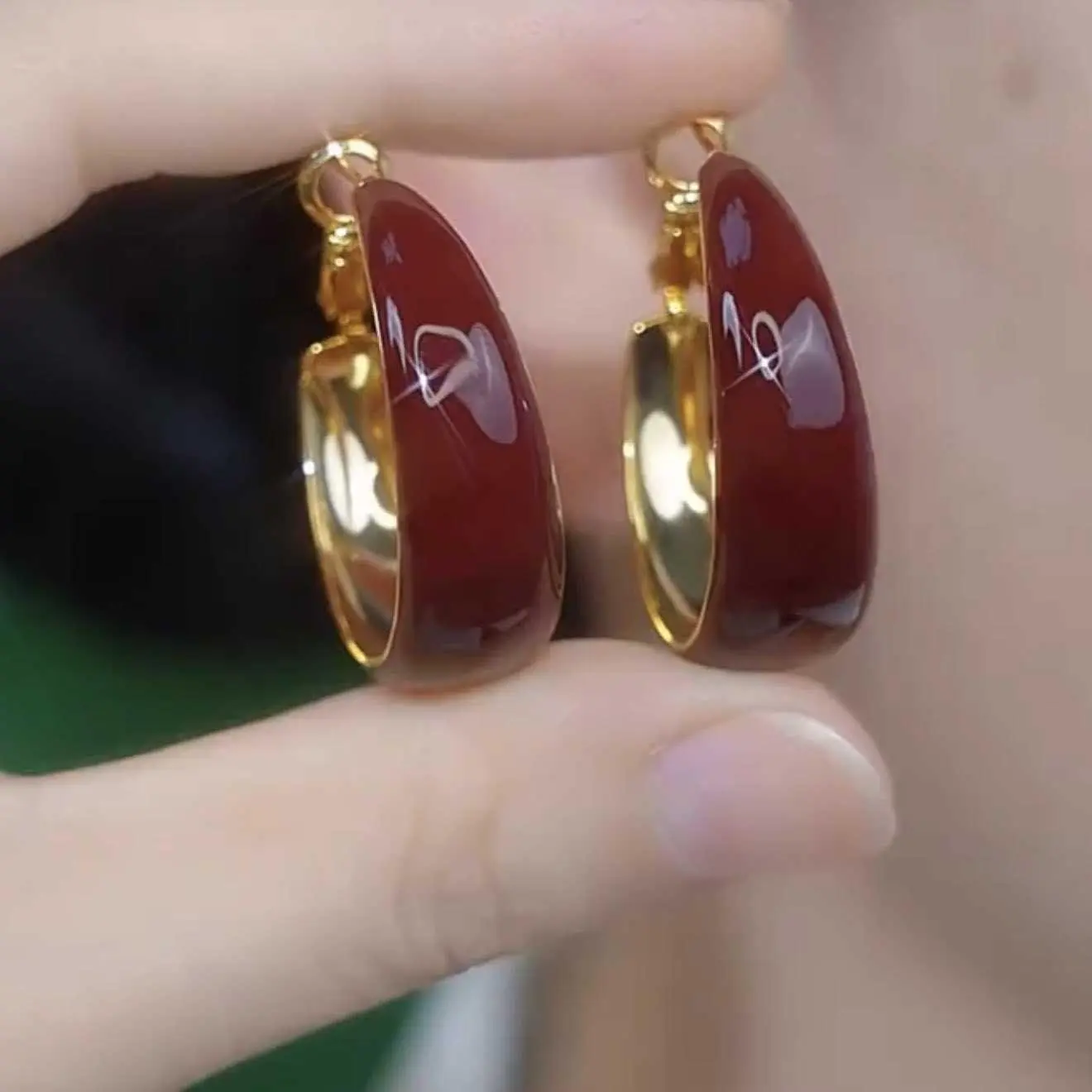 Angola Red Dripping Glaze Hoop Earrings with Twisted Ear Clasps, Retro Hong Kong Style, Light Premium Look, Euro-American Fashion Costume Jewelry, HNAL53