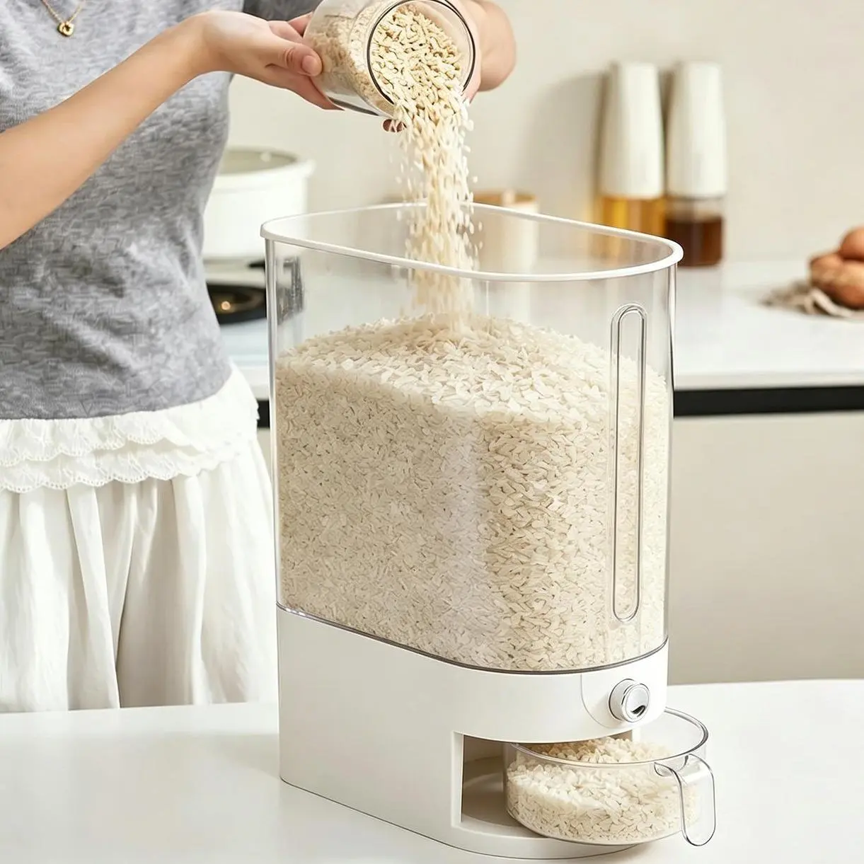 22Lbs Rice Dispenser with Built-in Fresh Box & Measuring Cup, Cereal Container with Garlic/Star Anise Slot for Insect Repellent, Upgraded Plastic Kitchen Food Grain Storage Bin (22LBS) Scoop Cover Preservation Transparent
