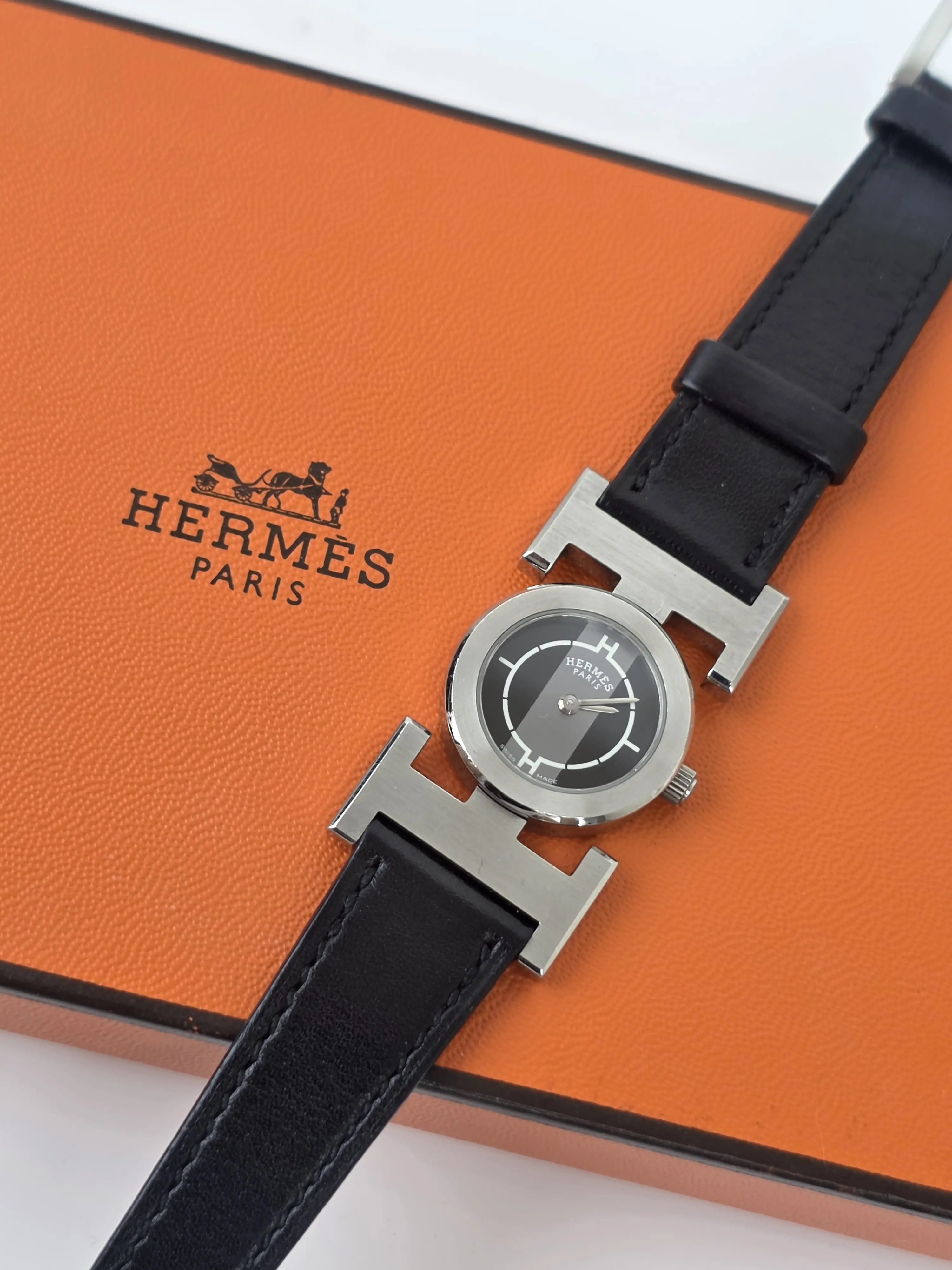 Pre-owned HERMÈS an shown watch HERMES Paprika Ladies Quartz MR30062026B774