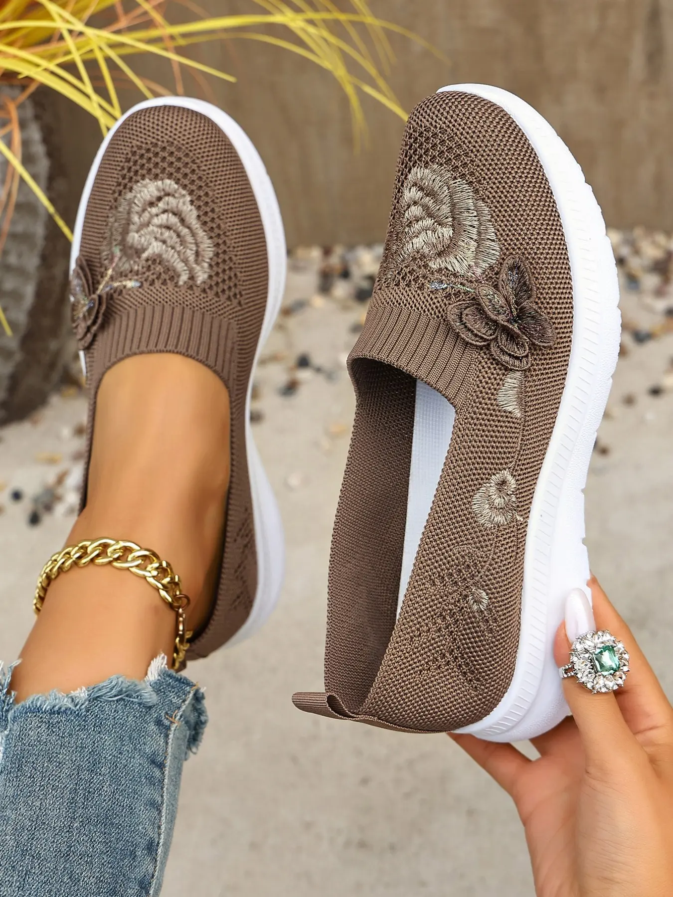 Women's Plus Size Embroidered Slip-On Casual Sports Shoes, Breathable Mesh Outdoor Athletic Sneakers, Comfortable Lightweight Footwear for Travel, Breathable Summer Footwear, Slip On Trainers, Walking Shoes, Breathable Slip Ons
