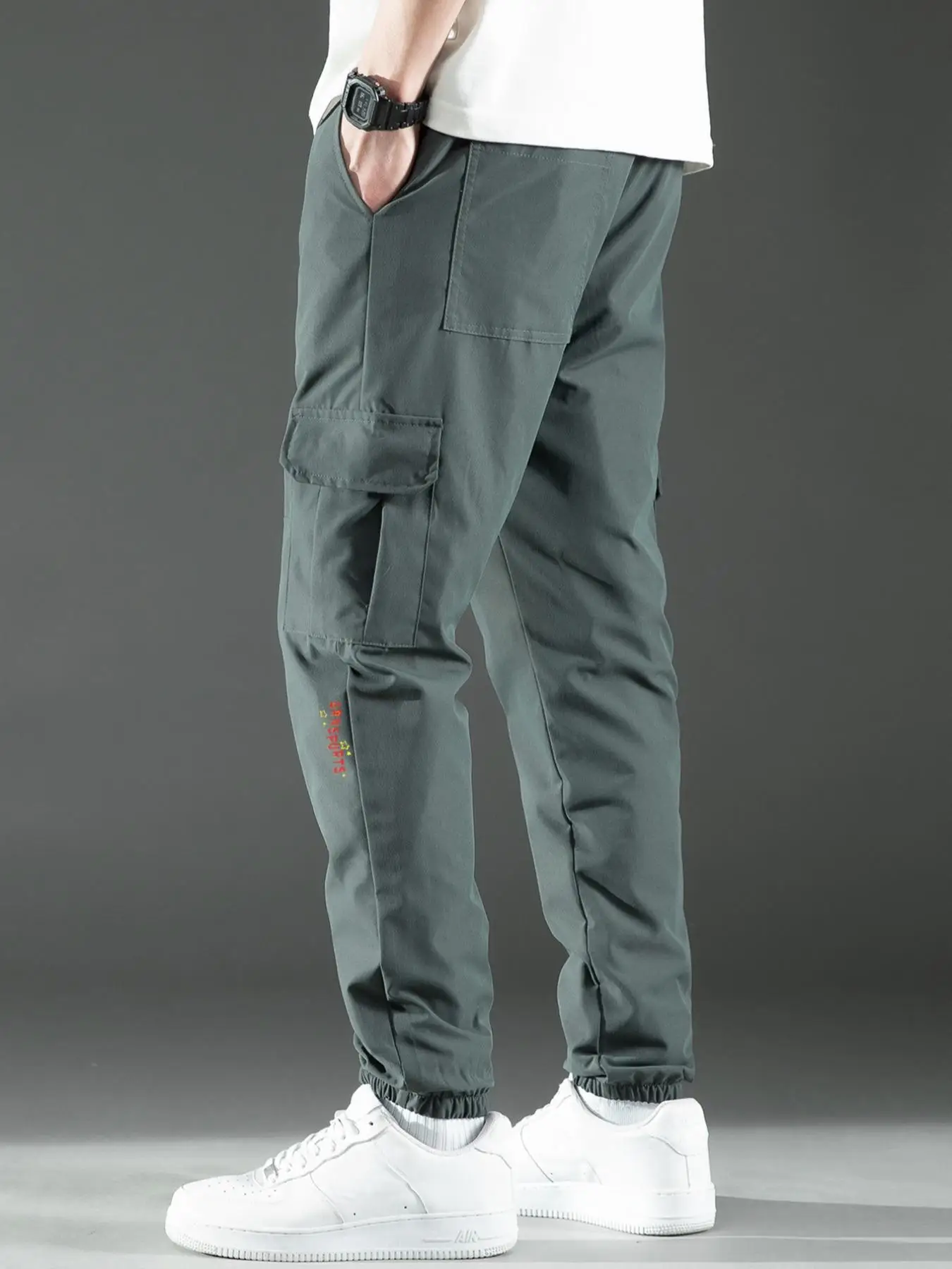 Men's Regular Fit Plain Drawstring Waist Cargo Pants, Letter Print Multi-Pocket Design Carrot Pants, Soft Breathable Cargo Trousers for Fall & Winter