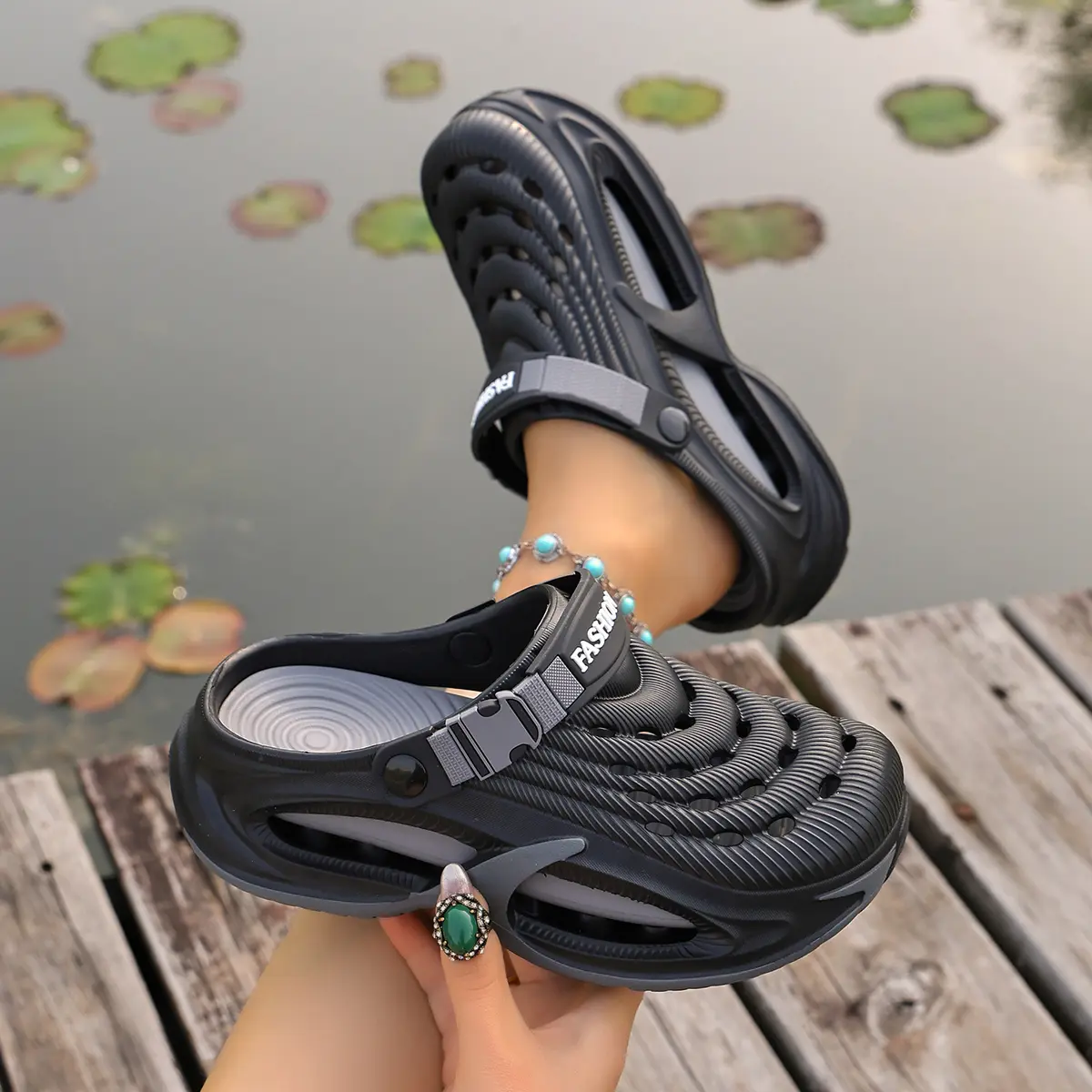 Women's Couple Clogs - Fashion Summer Slippers, Thick-Sole, Non-Slip, Odor-Resistant, Durable, Quick-Drying, Soft, Breathable Casual Beach Walking Shoes (White)