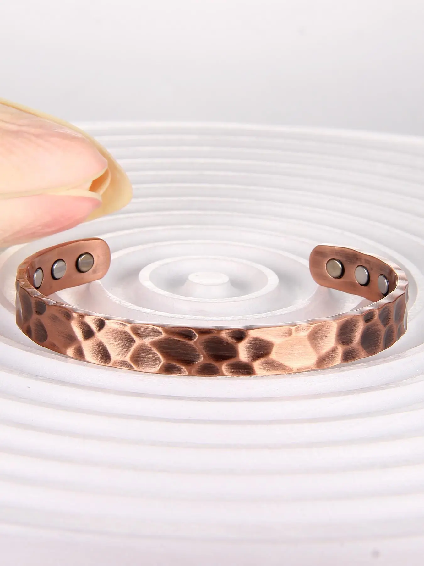Simple pure copper bracelet, fashionable accessory, suitable for parties, daily outfit decoration. Trendy, versatile and exquisite jewelry, suitable as birthday gifts for both men and women. Copper bracelet, adjustable bracelet, cufflink bracelet