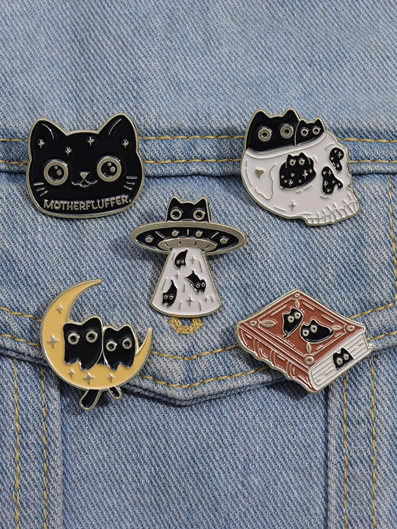 Cute Cartoon Cat Book Moon Space Station Design Brooch (5pcs), Enameled Pin Jewelry for Party, Daily Clothing Decor, All-match Brooches, Lapel Pin for Birthday Gift, Halloween, Alloy Brooch Pin, Enamel Lapel Pins, Brooch Pin Clip