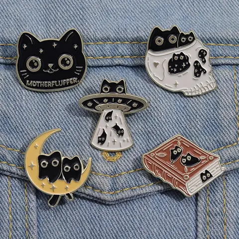 Cute Cartoon Cat Book Moon Space Station Design Brooch (5pcs), Enameled Pin Jewelry for Party, Daily Clothing Decor, All-match Brooches, Lapel Pin for Birthday Gift, Halloween, Alloy Brooch Pin, Enamel Lapel Pins, Brooch Pin Clip