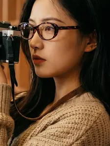 Fashion Casual College Style Narrow Rectangular Glasses, Modern Simple Design, Photochromic, Suitable for Indoor Reading Outdoor Eye Protection