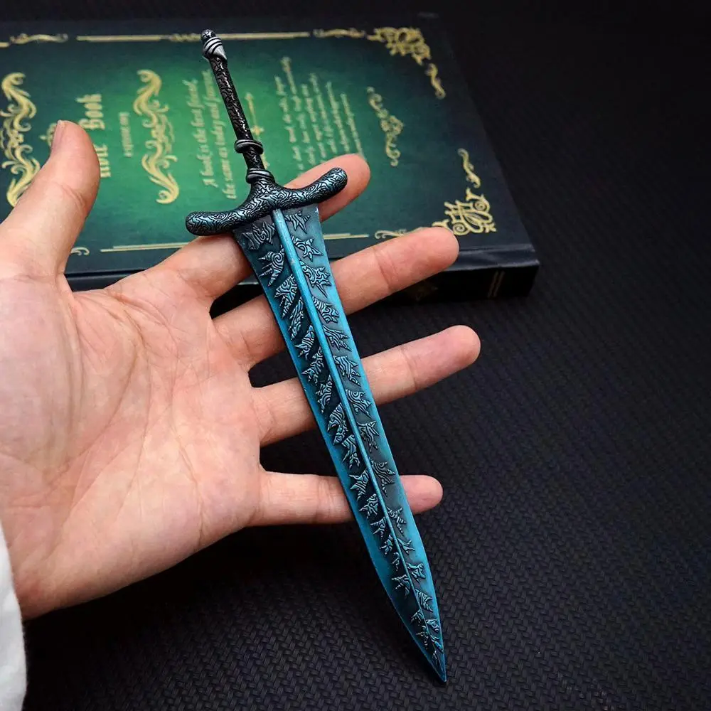 Dark Moon Sword Keychain, Unisex Collector's Edition Video Game Replica, 20cm 1:6 Scale Zinc Alloy Model with Detailed Electroplated Blade, Game-Inspired, Detailed Blade, 1Pcs Keychain, Sword Shape