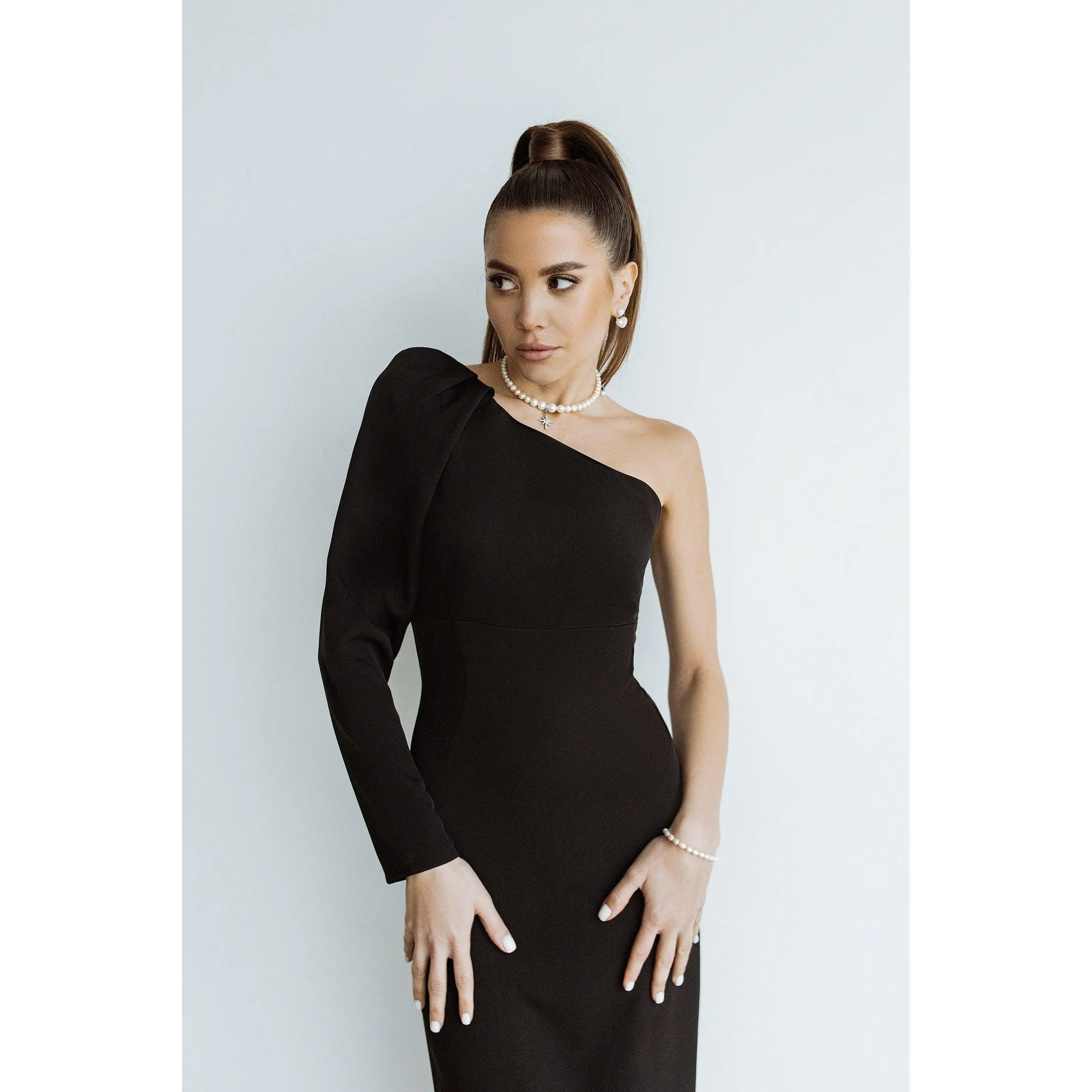 Black Alexa One-Shoulder Midi Dress