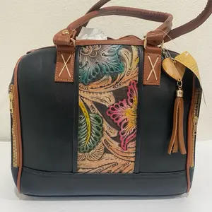 Artesanal leather bag