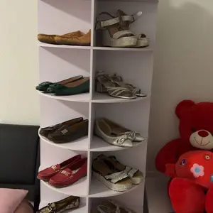 7 Tiers Rotating Shoe Rack Tower, 360° Spinning Shoe Rack, Revolving Storage Round Carousel Display, Freestanding Lazy Susan Organizer Display for Bedroom, Living Room, Entryway, Closet, White