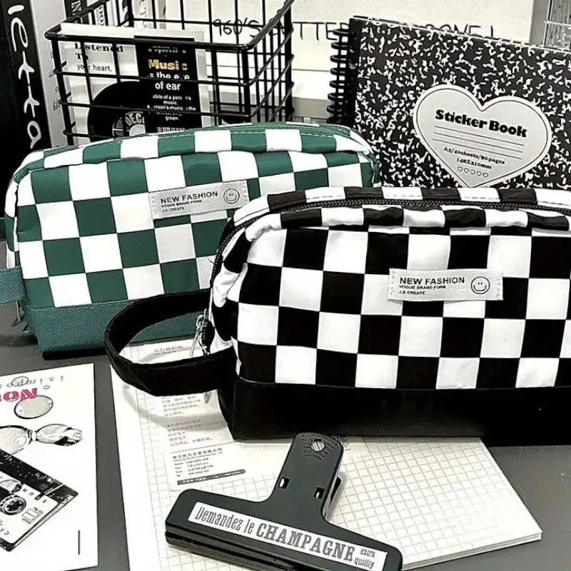 Checkerboard Pattern Pencil Case, 1 Count Portable Large Capacity Pencil Bag, Desk Organizer for Office Home School, Office Supplies, Office Stationery Supplies