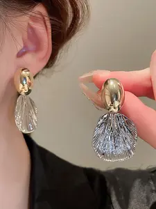 Elegant Oval Shell Stud Earrings for Women, Platinum Color 925 Silver Needle, Fashion Jewelry Gift Idea, Stylish Accessory for All Occasions