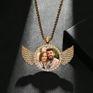 Women's personalized photo necklace, men and women customized angel wings memorial picture necklace, suitable for men and women Mother's Day, anniversary gifts