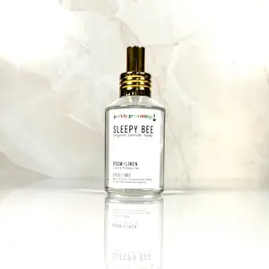 Prickly Provisions Sleepy Bee Room & Linen Spray - Aromas of Bergamot Lavender & Honey for Calm & Tranquility - Italian Bergamot Top Note - French Lavender Middle Note - Honey Bottom Note