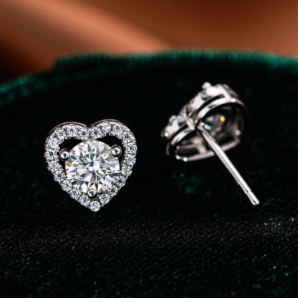 Sparkling Heart Cubic Zirconia Stud Earrings, 925 Sterling Silver Post Heart Stud Earrings for Women, Cute Dainty CZ Heart Earrings, Lightweight Everyday Jewelry Gift for Girls Women  /