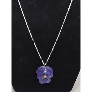 Pressed Flower Resin Necklace Pendant – Real Dried Botanical Jewelry