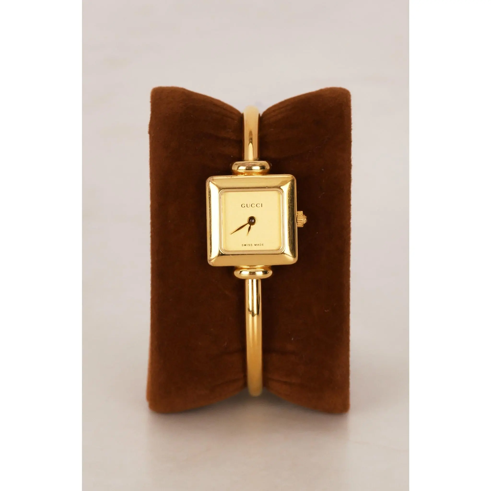 Pre-owned Gucci 1900L Square Watch 19mm Drop 50