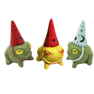 Adorable resin frog figurine, wearing a party hat, mini cartoon frog statue, suitable for gardens, patios, terraces, desks, whimsical animal decorative gifts.