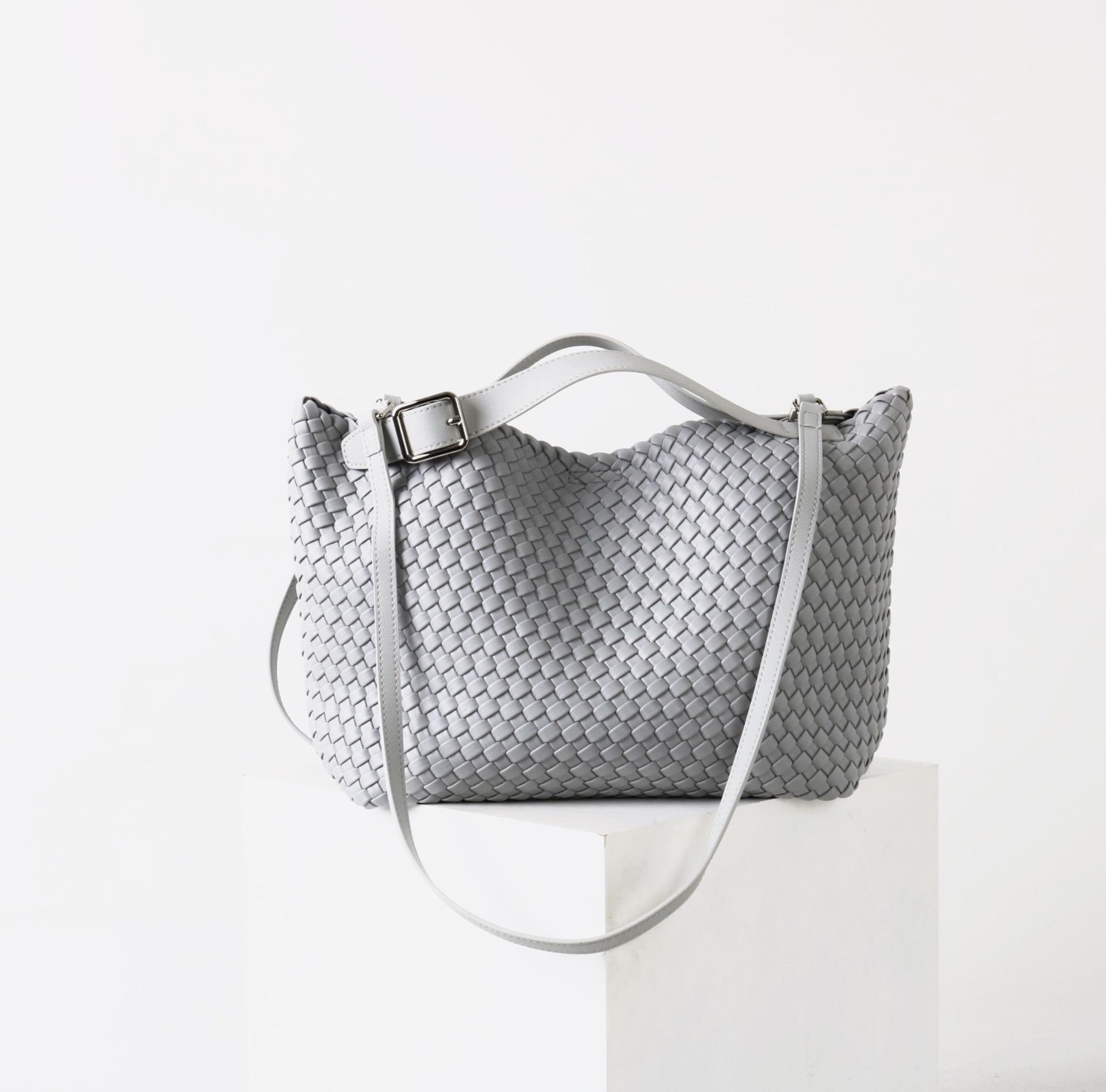 Elegant Woven Leather Shoulder Bag for Women Large Capacity Tote Stylish Durable Design Perfect for Everyday Use